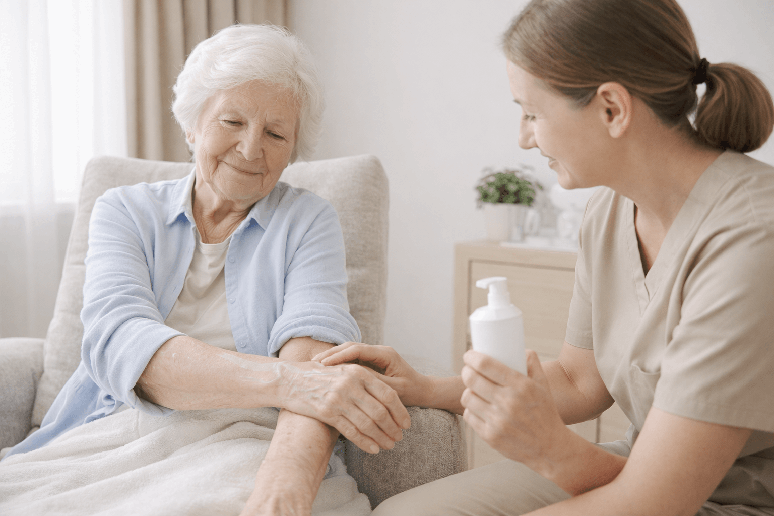 Ежедневное увлажнение кожи в пожилом возрасте: необходимость или роскошь?